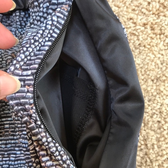 LULULEMON Athletica size M printed joggers/ pants - Picture 5 of 11